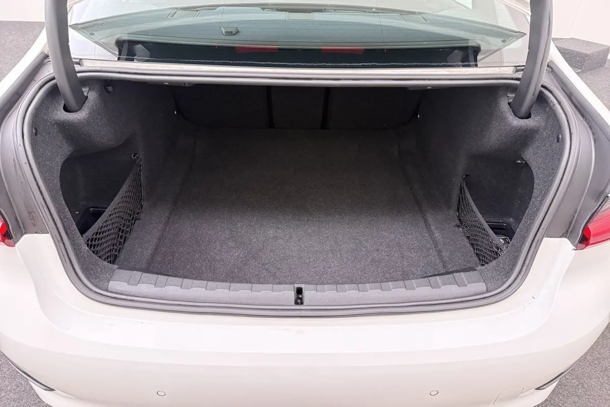 320i M-Sport Shadow Line M-Sportstoelen Stoelverw Carplay 18'LMV
