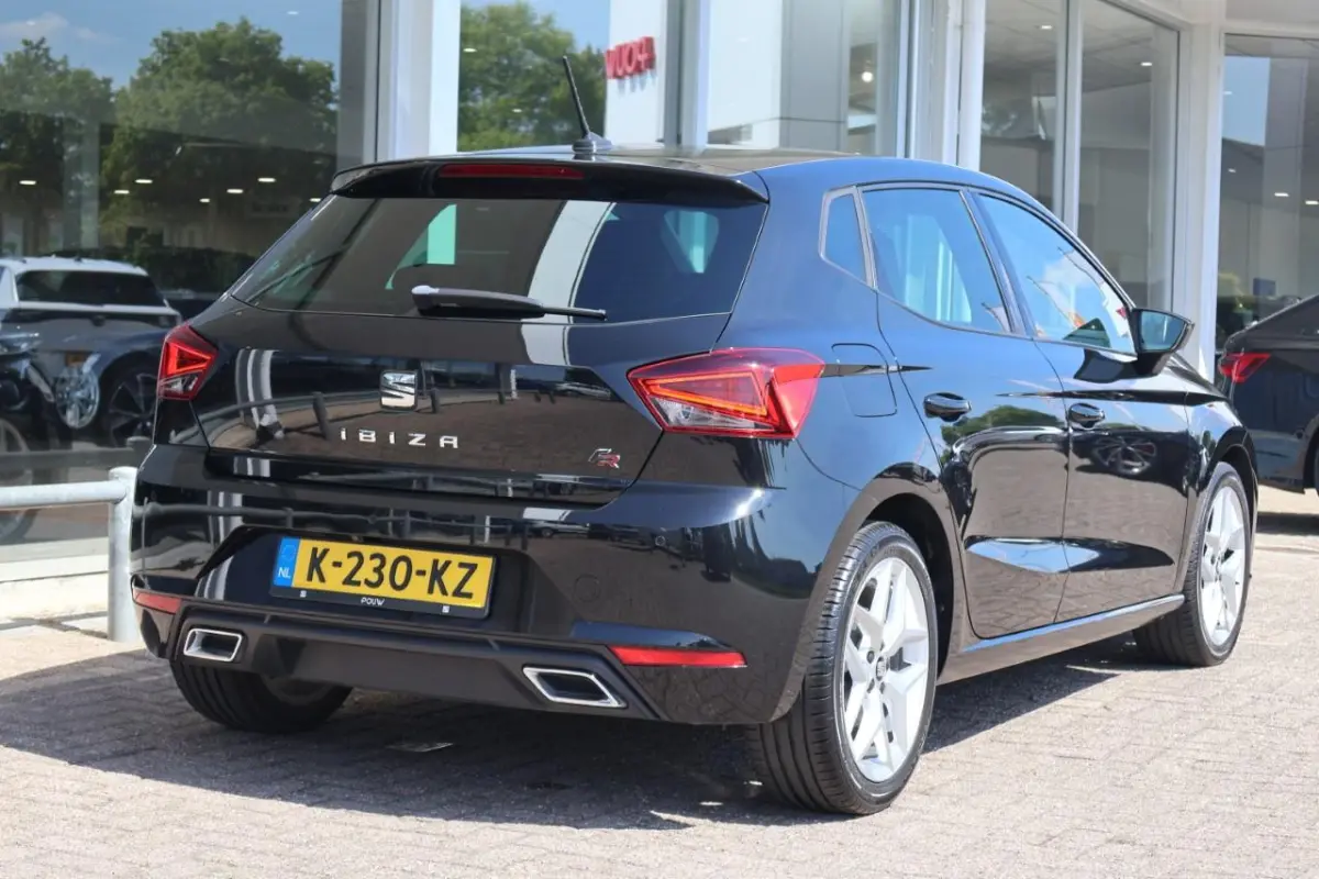 1.0 TSI 95pk FR Business Intense | Navigatie | Camera | PDC | Climate Control