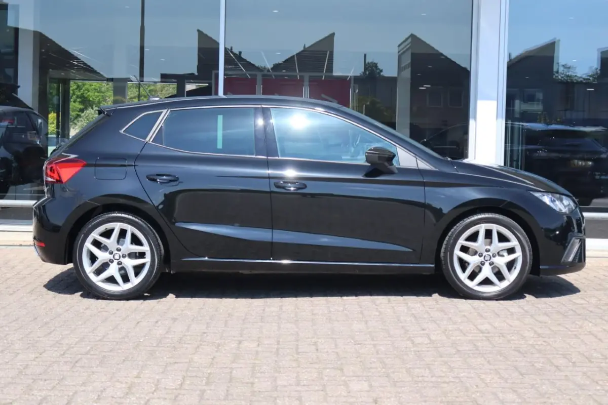 1.0 TSI 95pk FR Business Intense | Navigatie | Camera | PDC | Climate Control