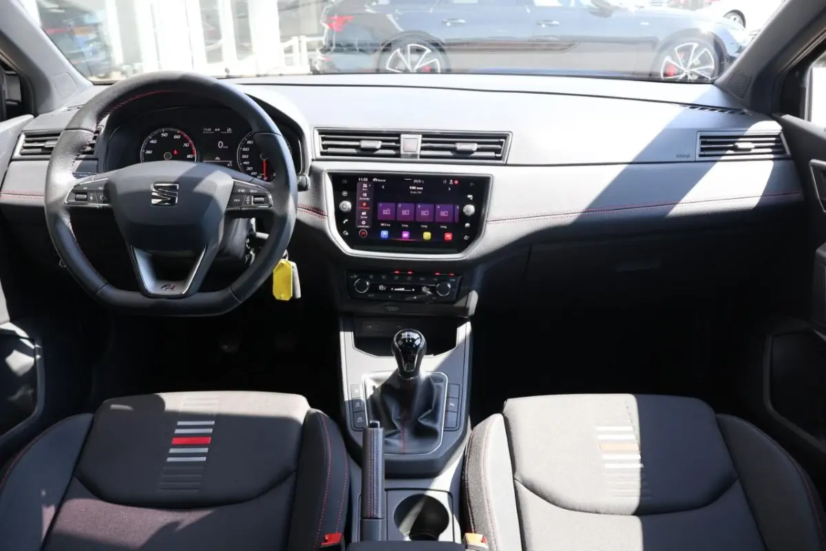 1.0 TSI 95pk FR Business Intense | Navigatie | Camera | PDC | Climate Control