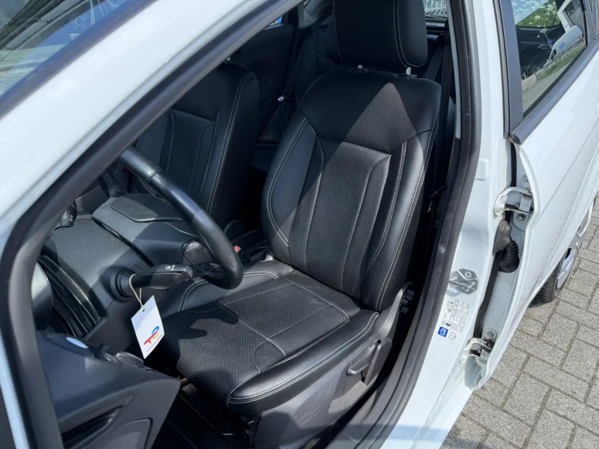 1.0 Style | Navi | Lederen bekleding | Bluetooth | NL auto!!