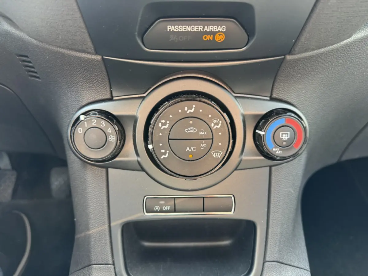 1.0 Style | Navi | Lederen bekleding | Bluetooth | NL auto!!