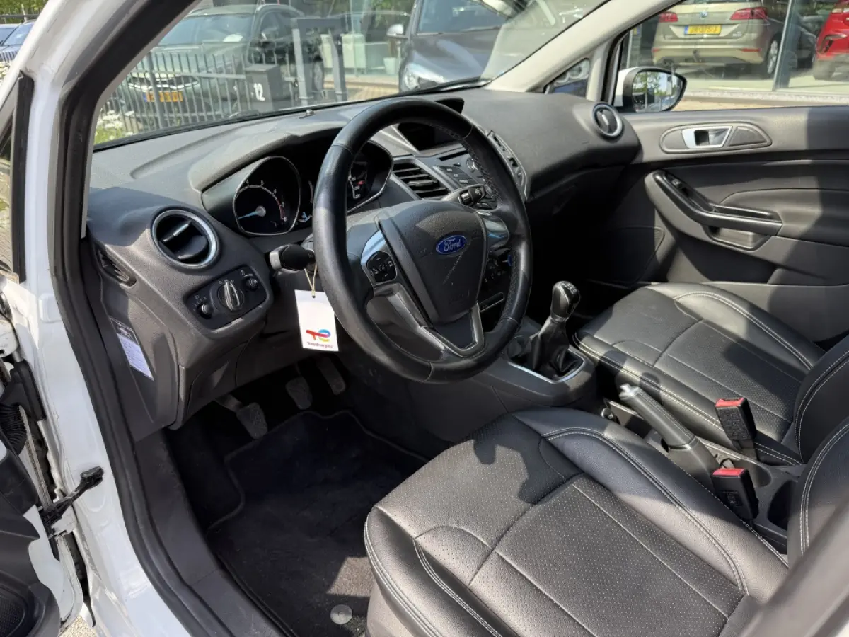 1.0 Style | Navi | Lederen bekleding | Bluetooth | NL auto!!