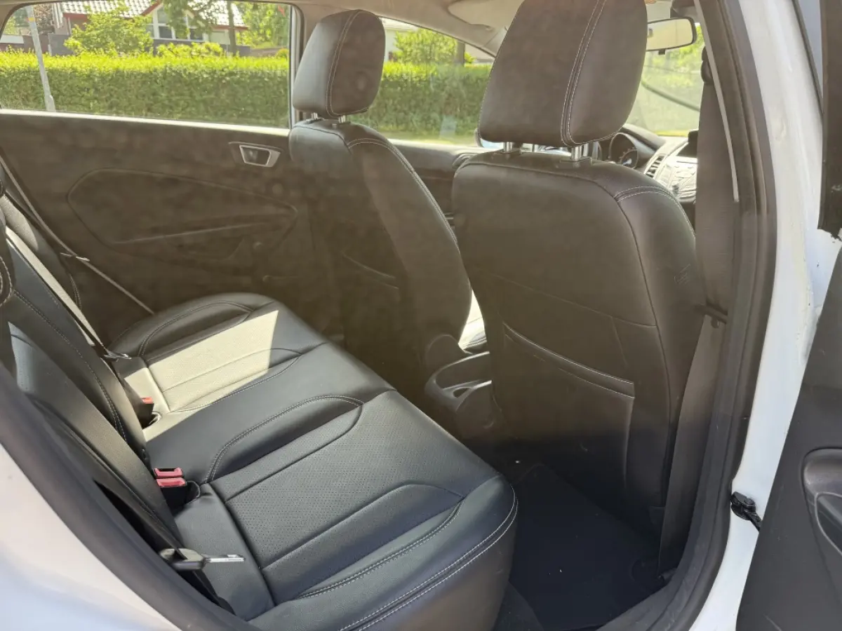 1.0 Style | Navi | Lederen bekleding | Bluetooth | NL auto!!