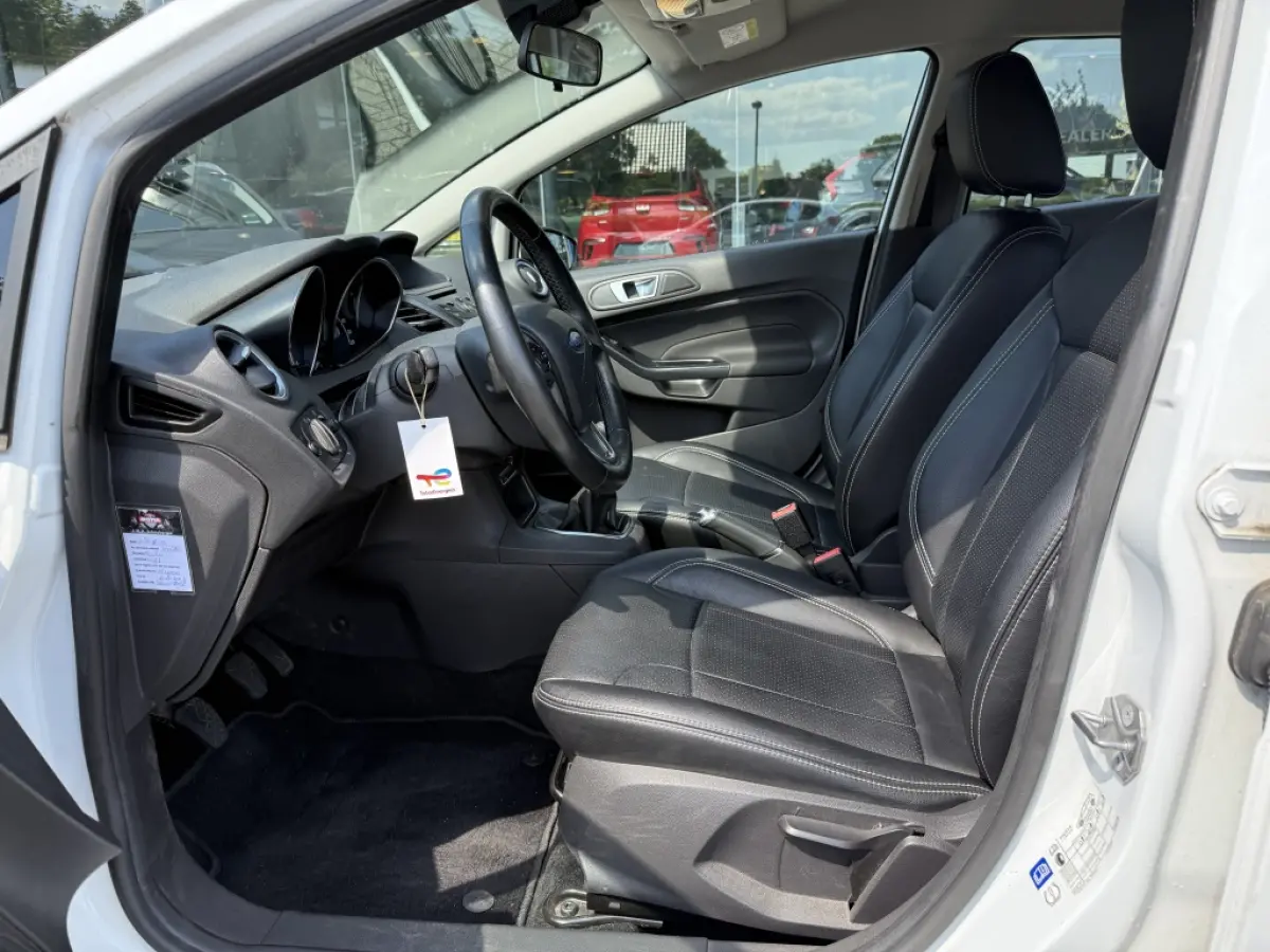 1.0 Style | Navi | Lederen bekleding | Bluetooth | NL auto!!