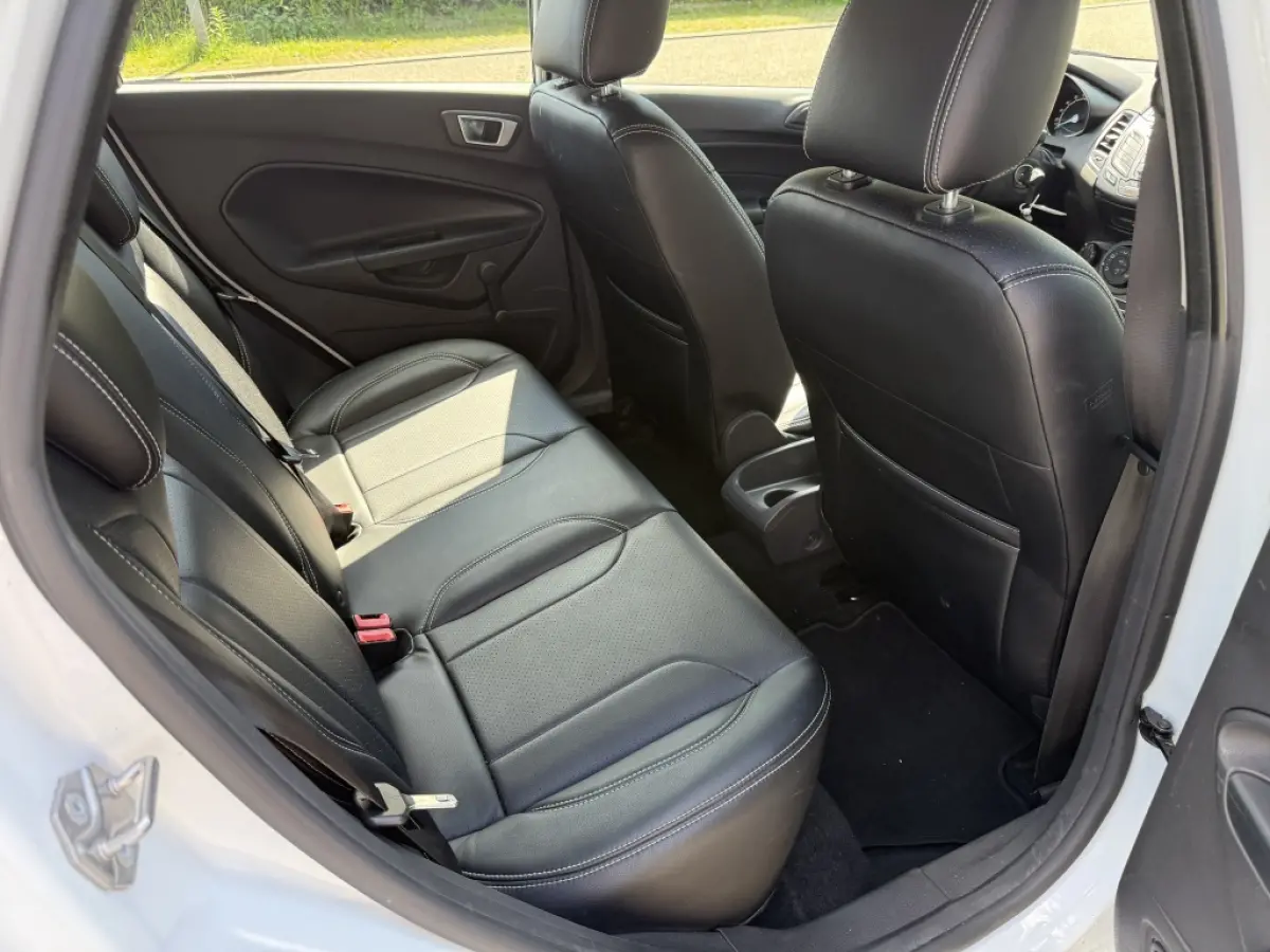1.0 Style | Navi | Lederen bekleding | Bluetooth | NL auto!!