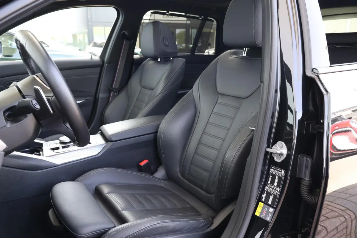 330e | SoH 100% | Sport Pakket Pro | Pano Dak | Elektr. Verstelbare Voorstoelen | Adaptieve Led | Verwarmde Voorstoelen | Hifi | Comforttoegang |