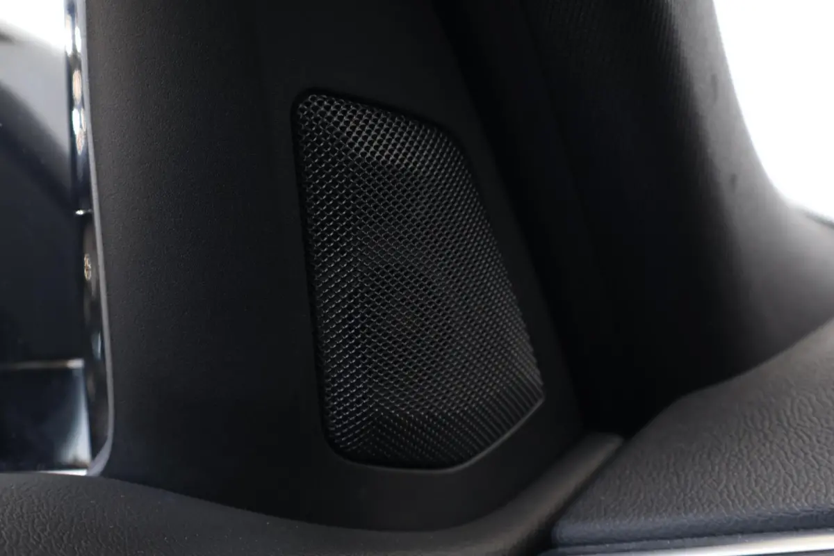 330e | SoH 100% | Sport Pakket Pro | Pano Dak | Elektr. Verstelbare Voorstoelen | Adaptieve Led | Verwarmde Voorstoelen | Hifi | Comforttoegang |