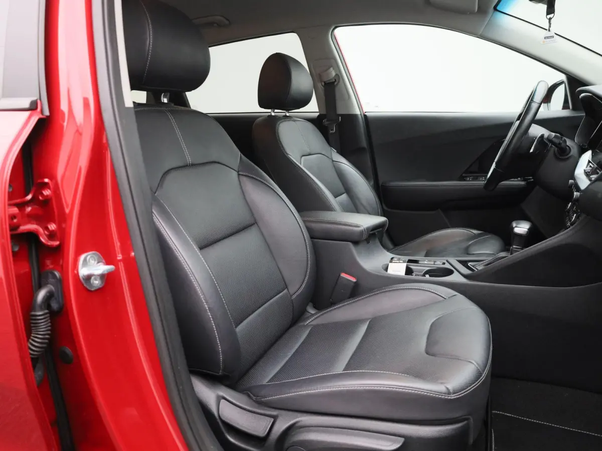 1.6 GDi PHEV DynamicPlusLine | Automaat | LMV | Navigatie | Leder | Stoel/Stuur verwarming | Parkeer sensoren | Climate control | Bluetooth | Cruise control | DAB | Camera | Apple carplay