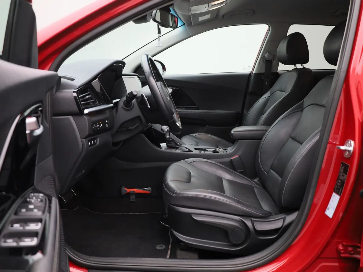 1.6 GDi PHEV DynamicPlusLine | Automaat | LMV | Navigatie | Leder | Stoel/Stuur verwarming | Parkeer sensoren | Climate control | Bluetooth | Cruise control | DAB | Camera | Apple carplay