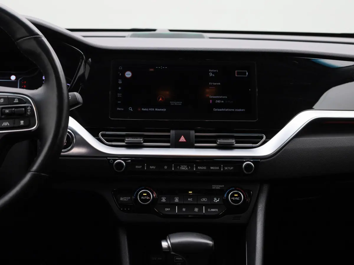 1.6 GDi PHEV DynamicPlusLine | Automaat | LMV | Navigatie | Leder | Stoel/Stuur verwarming | Parkeer sensoren | Climate control | Bluetooth | Cruise control | DAB | Camera | Apple carplay