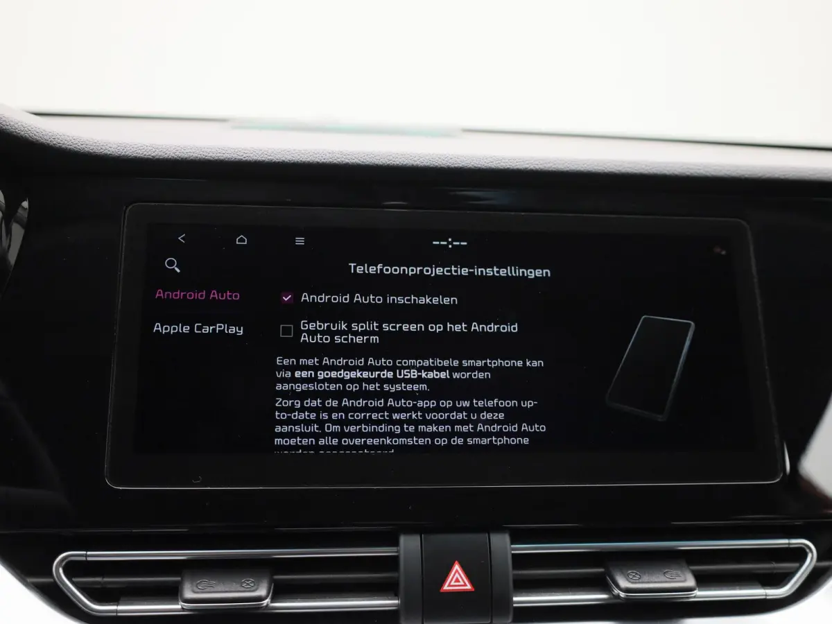 1.6 GDi PHEV DynamicPlusLine | Automaat | LMV | Navigatie | Leder | Stoel/Stuur verwarming | Parkeer sensoren | Climate control | Bluetooth | Cruise control | DAB | Camera | Apple carplay