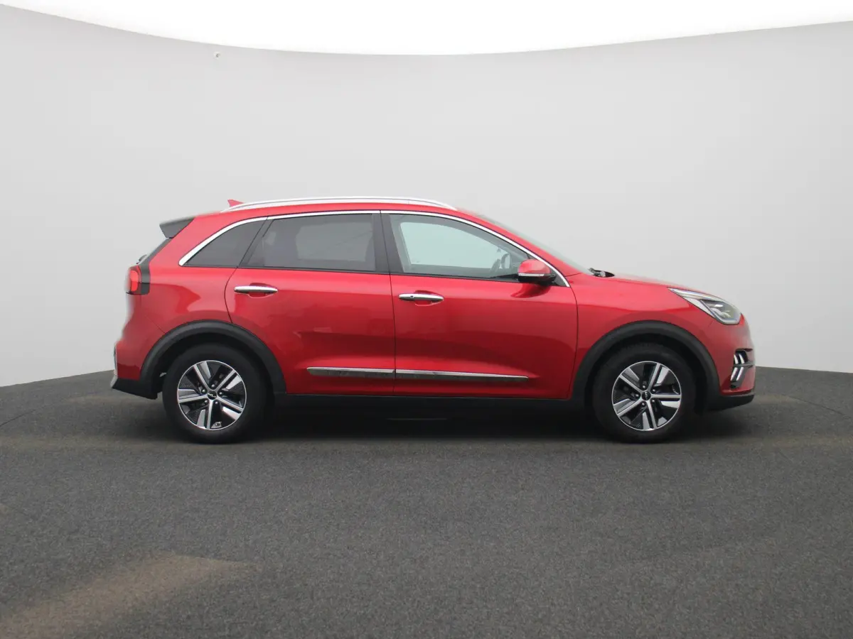 1.6 GDi PHEV DynamicPlusLine | Automaat | LMV | Navigatie | Leder | Stoel/Stuur verwarming | Parkeer sensoren | Climate control | Bluetooth | Cruise control | DAB | Camera | Apple carplay
