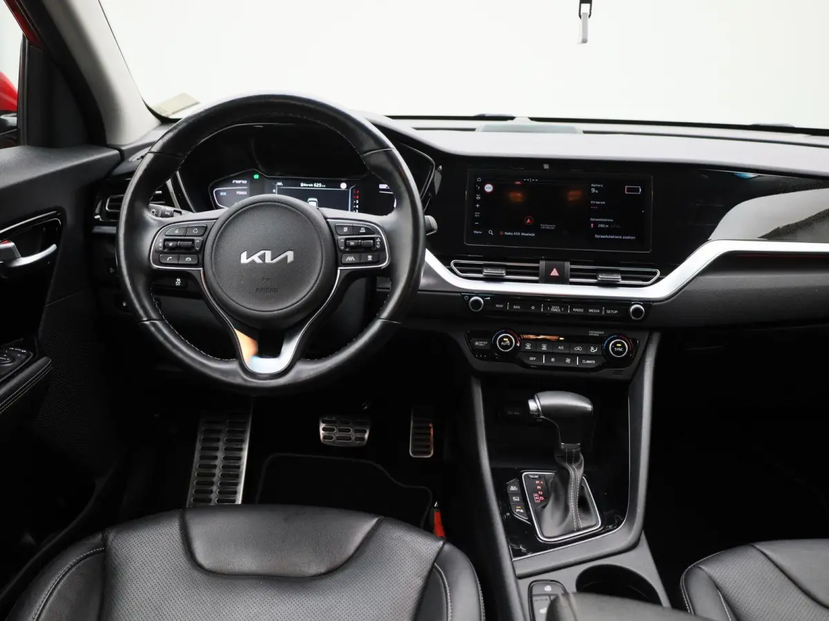 1.6 GDi PHEV DynamicPlusLine | Automaat | LMV | Navigatie | Leder | Stoel/Stuur verwarming | Parkeer sensoren | Climate control | Bluetooth | Cruise control | DAB | Camera | Apple carplay