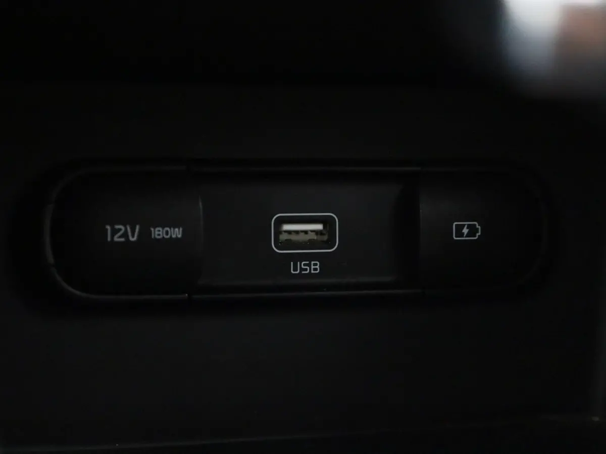 1.6 GDi PHEV DynamicPlusLine | Automaat | LMV | Navigatie | Leder | Stoel/Stuur verwarming | Parkeer sensoren | Climate control | Bluetooth | Cruise control | DAB | Camera | Apple carplay