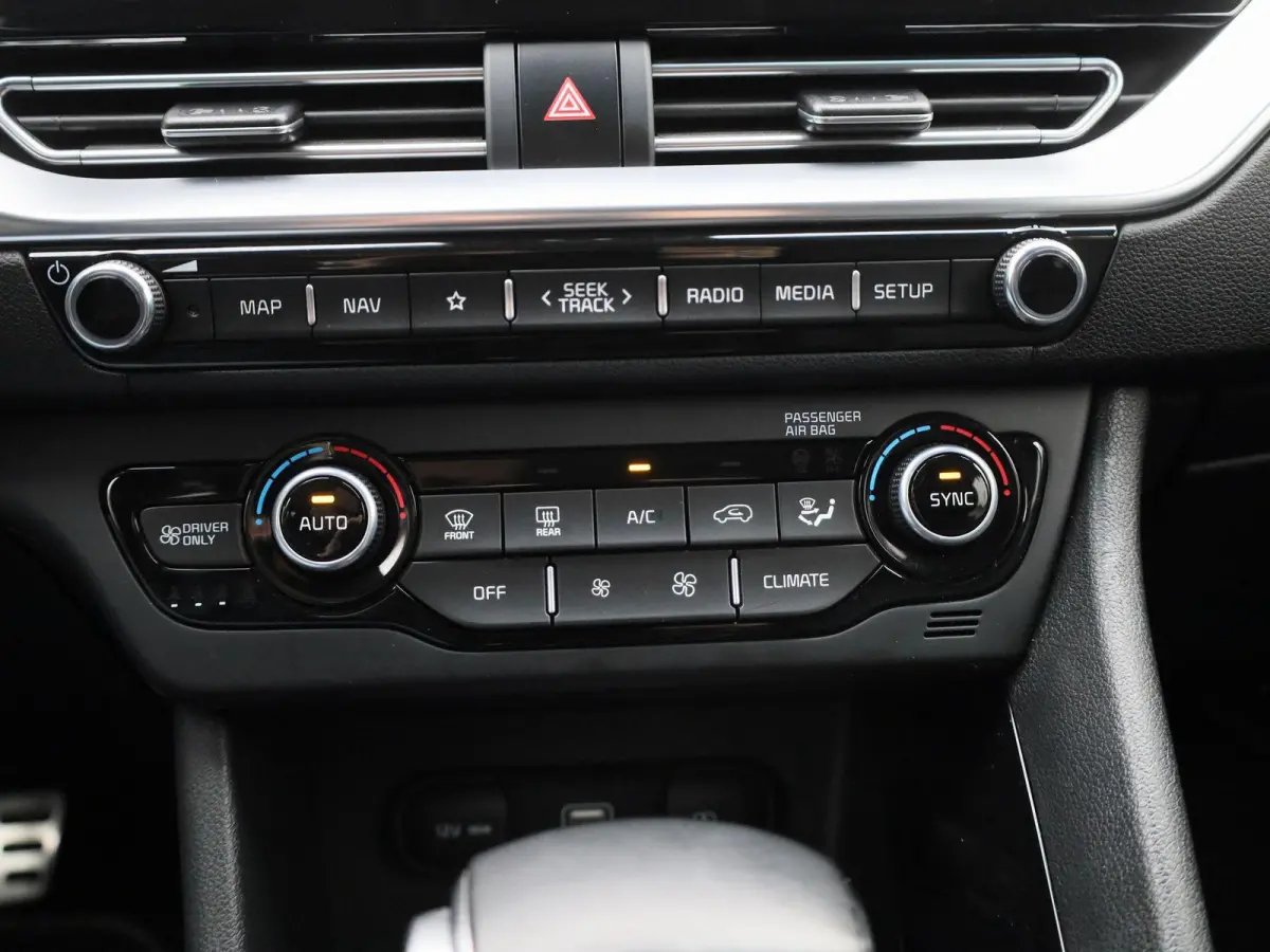 1.6 GDi PHEV DynamicPlusLine | Automaat | LMV | Navigatie | Leder | Stoel/Stuur verwarming | Parkeer sensoren | Climate control | Bluetooth | Cruise control | DAB | Camera | Apple carplay