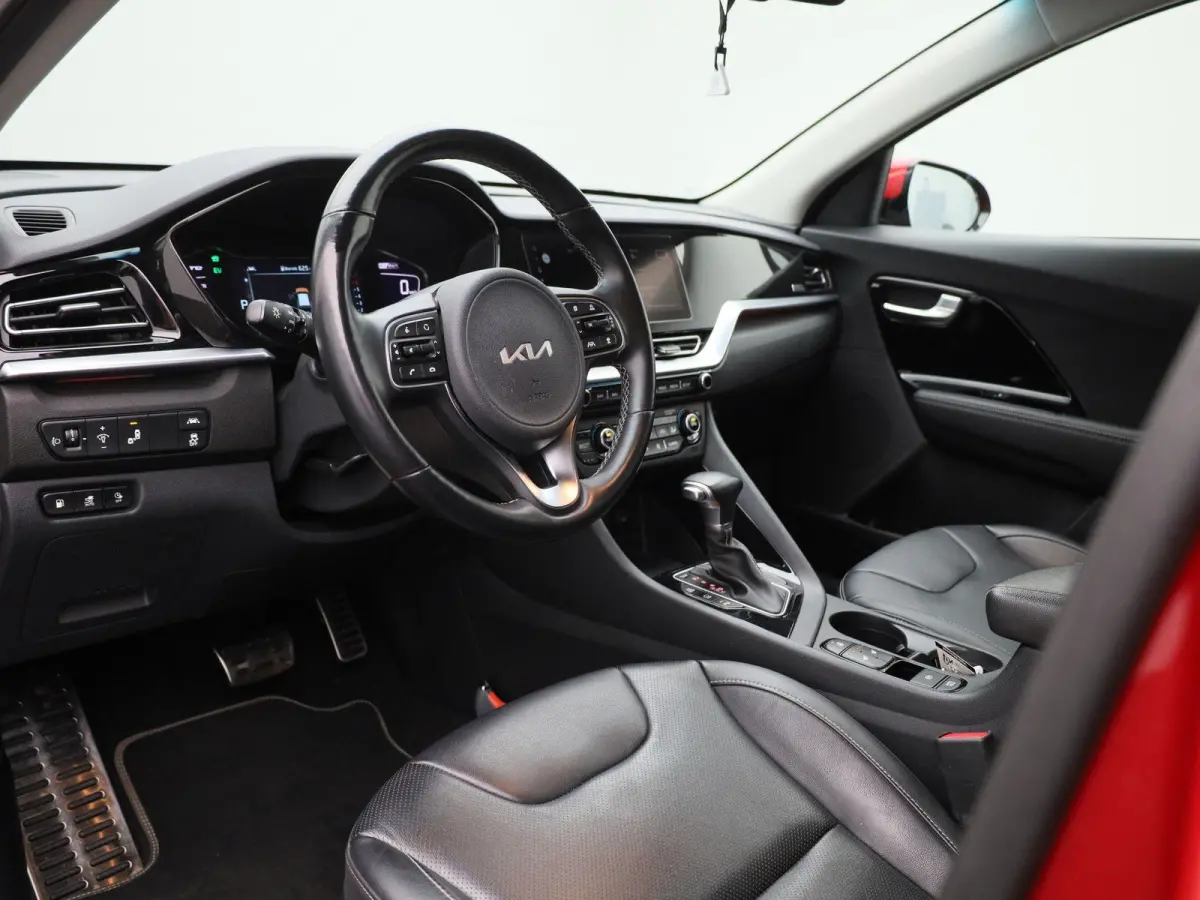 1.6 GDi PHEV DynamicPlusLine | Automaat | LMV | Navigatie | Leder | Stoel/Stuur verwarming | Parkeer sensoren | Climate control | Bluetooth | Cruise control | DAB | Camera | Apple carplay