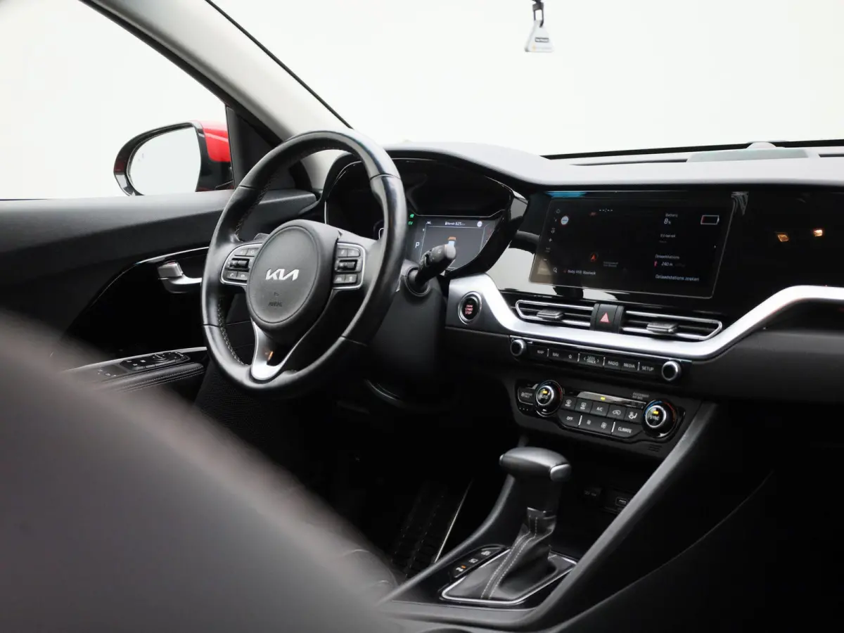 1.6 GDi PHEV DynamicPlusLine | Automaat | LMV | Navigatie | Leder | Stoel/Stuur verwarming | Parkeer sensoren | Climate control | Bluetooth | Cruise control | DAB | Camera | Apple carplay