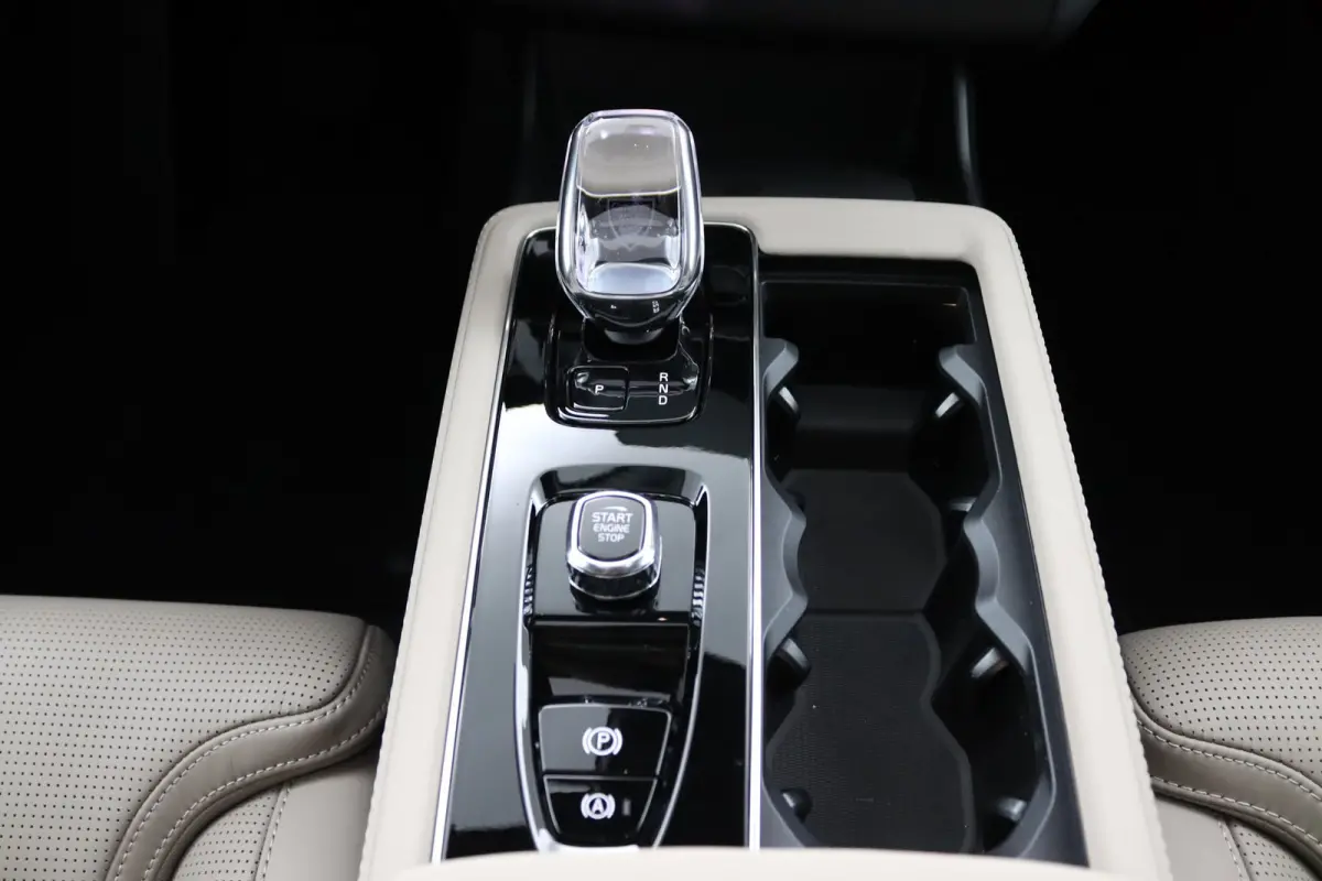 T8 AWD Ultra Dark Executive Ed. | Bowers&Wilkins | Forest Lake | 22 Inch | Matrix LED | Luchtvering | Panoramadak | Gelaagd Glas | 360 Camera