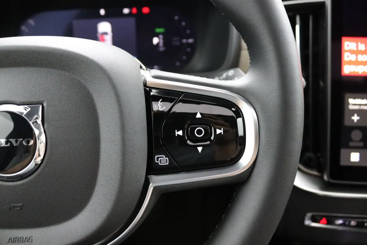 T8 AWD Ultra Dark Executive Ed. | Bowers&Wilkins | Forest Lake | 22 Inch | Matrix LED | Luchtvering | Panoramadak | Gelaagd Glas | 360 Camera