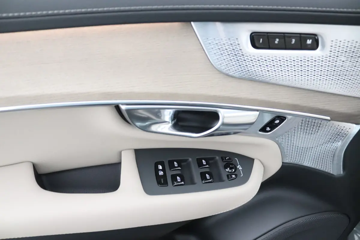 T8 AWD Ultra Dark Executive Ed. | Bowers&Wilkins | Forest Lake | 22 Inch | Matrix LED | Luchtvering | Panoramadak | Gelaagd Glas | 360 Camera