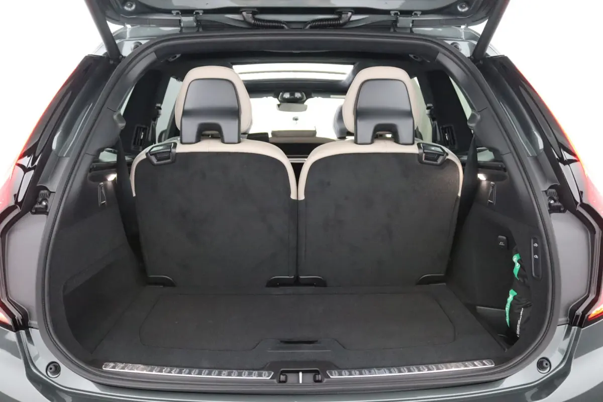T8 AWD Ultra Dark Executive Ed. | Bowers&Wilkins | Forest Lake | 22 Inch | Matrix LED | Luchtvering | Panoramadak | Gelaagd Glas | 360 Camera