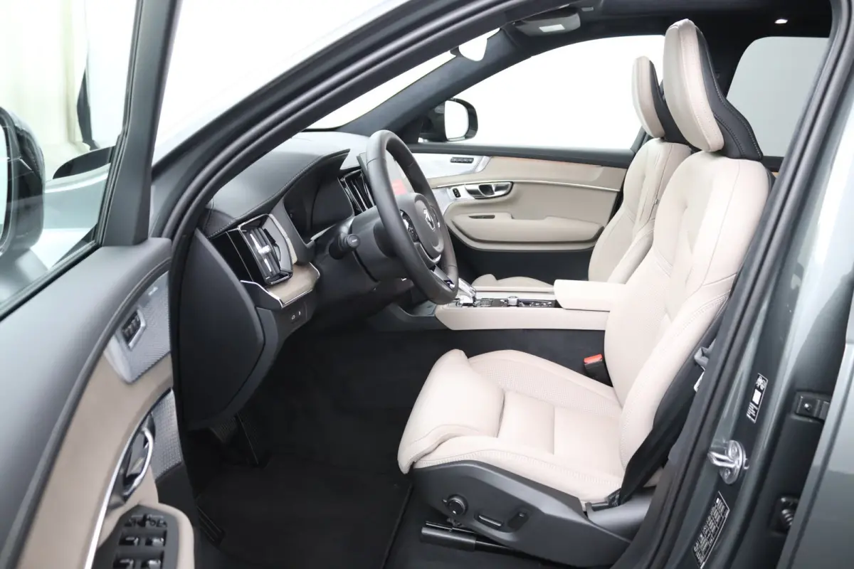 T8 AWD Ultra Dark Executive Ed. | Bowers&Wilkins | Forest Lake | 22 Inch | Matrix LED | Luchtvering | Panoramadak | Gelaagd Glas | 360 Camera