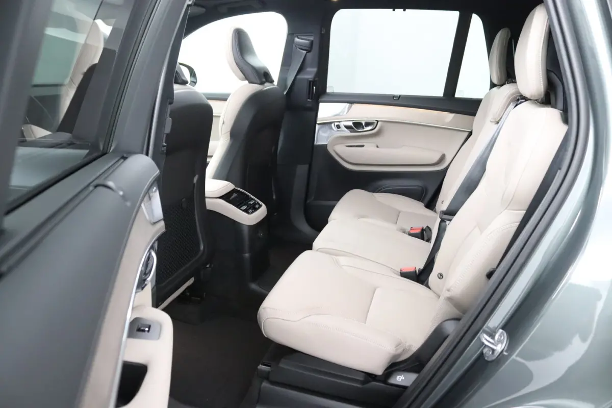 T8 AWD Ultra Dark Executive Ed. | Bowers&Wilkins | Forest Lake | 22 Inch | Matrix LED | Luchtvering | Panoramadak | Gelaagd Glas | 360 Camera