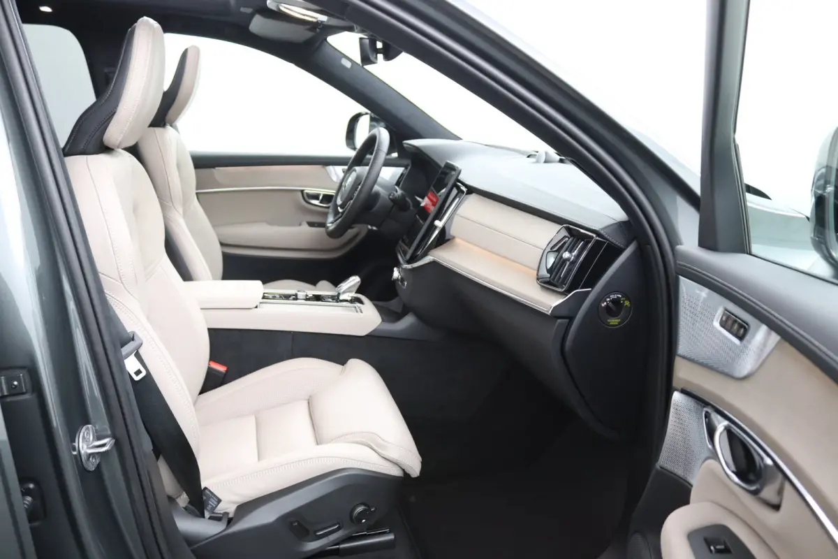 T8 AWD Ultra Dark Executive Ed. | Bowers&Wilkins | Forest Lake | 22 Inch | Matrix LED | Luchtvering | Panoramadak | Gelaagd Glas | 360 Camera