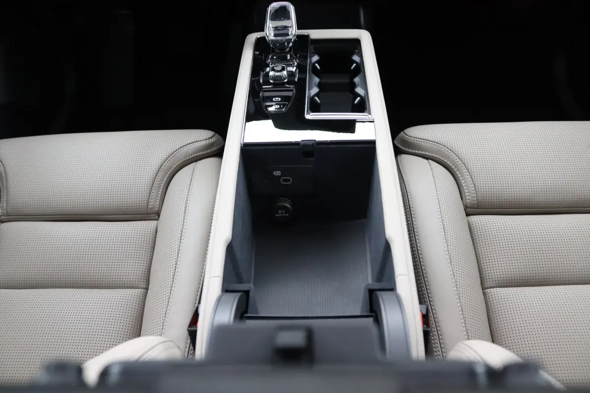 T8 AWD Ultra Dark Executive Ed. | Bowers&Wilkins | Forest Lake | 22 Inch | Matrix LED | Luchtvering | Panoramadak | Gelaagd Glas | 360 Camera