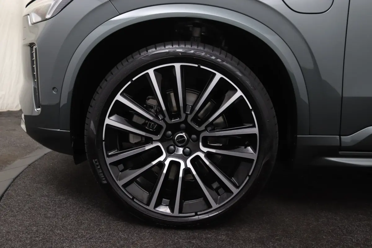 T8 AWD Ultra Dark Executive Ed. | Bowers&Wilkins | Forest Lake | 22 Inch | Matrix LED | Luchtvering | Panoramadak | Gelaagd Glas | 360 Camera