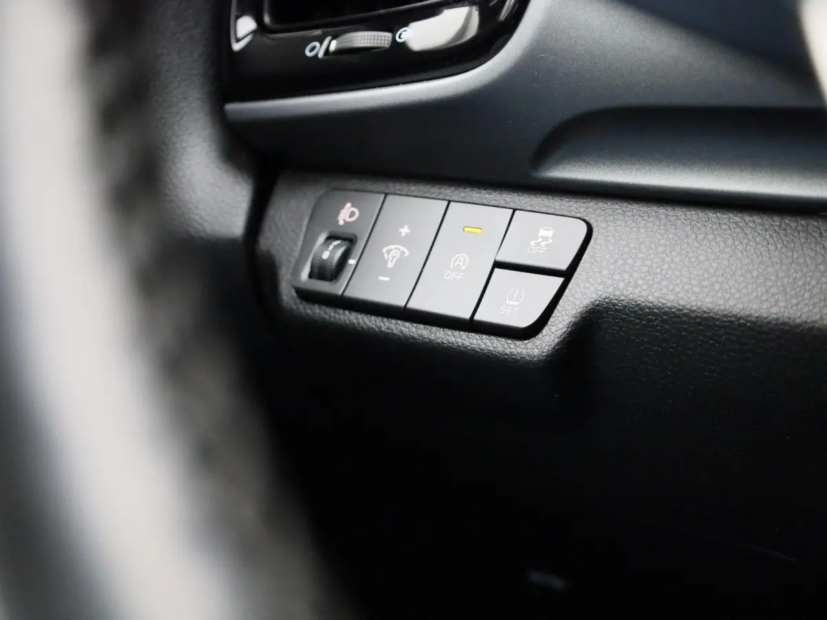 1.0 T-GDi MHEV DynamicLine | Apple Carplay / Android Auto | Navigatie | Camera | Climate Control | Cruise Control | Lichtmetalen Velgen | Parkeer sensoren