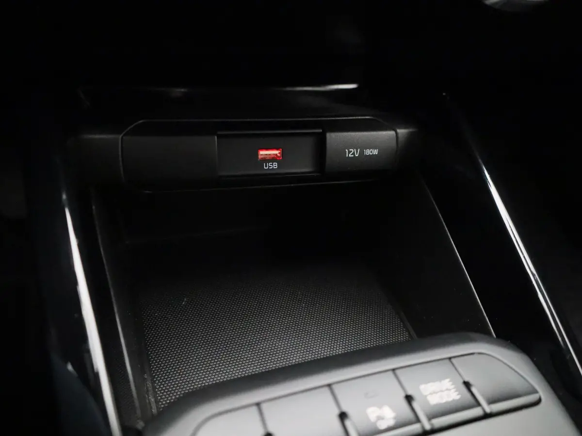 1.0 T-GDi MHEV DynamicLine | Apple Carplay / Android Auto | Navigatie | Camera | Climate Control | Cruise Control | Lichtmetalen Velgen | Parkeer sensoren