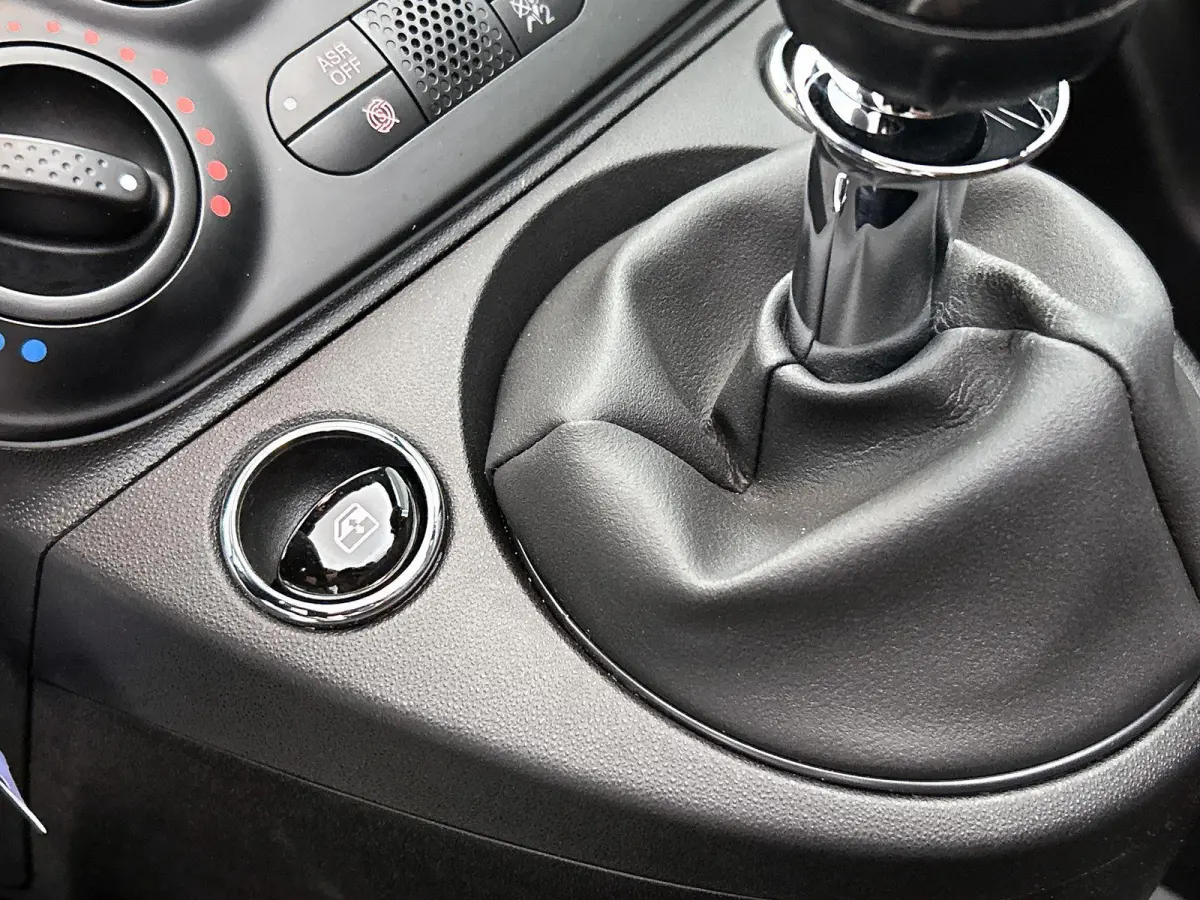 Urban Hybrid 70pk Fiat 500 Cabrio Urban Hybrid 70pk | Airco | Bluetooth | Elektrische Ramen Voor | Elektrische Buitenspiegels | Audio Systeem