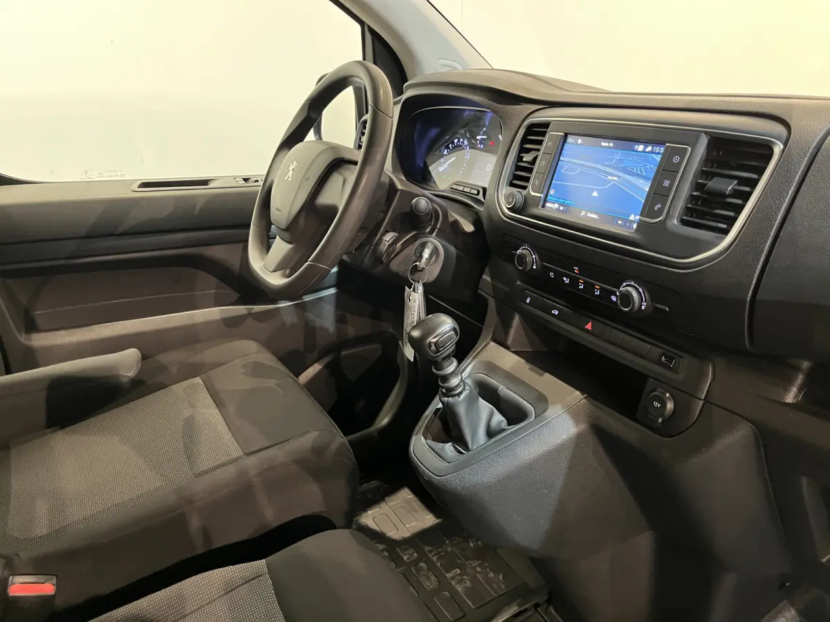 1.5 HDI L2 / Euro 6 / Airco / CarPlay / Cruise Control / Trekhaak / PDC / Navigatie / 3-Zits / 82.600 KM !!
