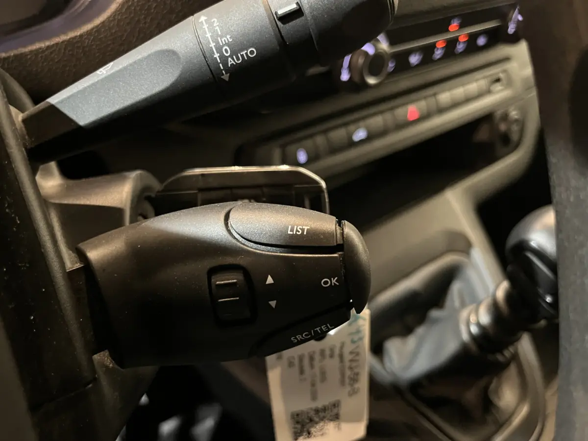 1.5 HDI L2 / Euro 6 / Airco / CarPlay / Cruise Control / Trekhaak / PDC / Navigatie / 3-Zits / 82.600 KM !!