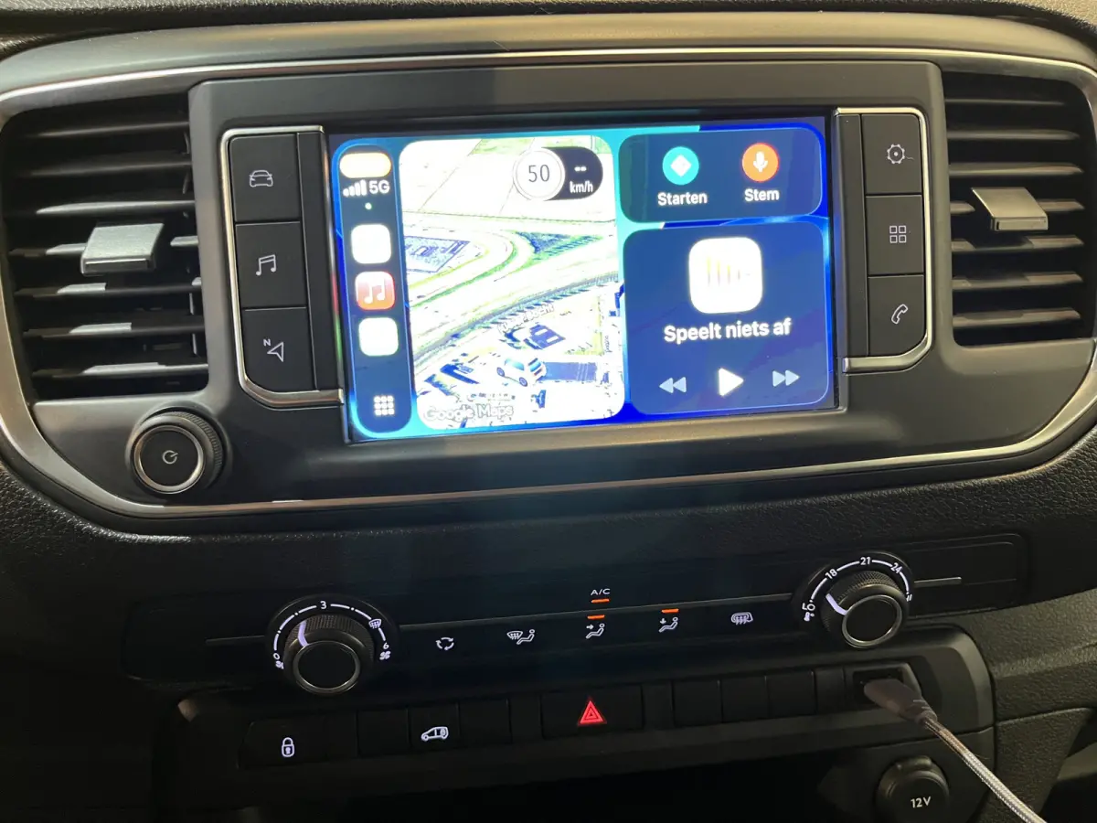 1.5 HDI L2 / Euro 6 / Airco / CarPlay / Cruise Control / Trekhaak / PDC / Navigatie / 3-Zits / 82.600 KM !!