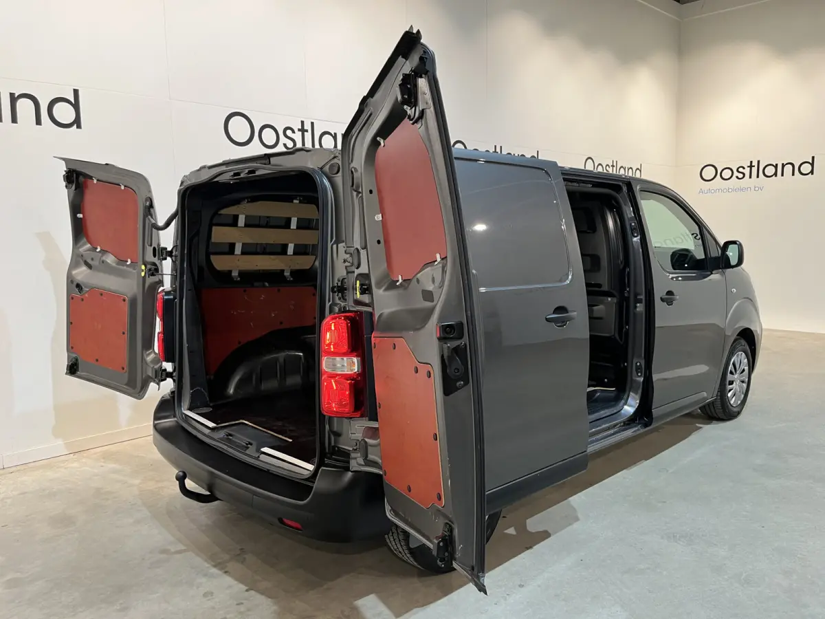 1.5 HDI L2 / Euro 6 / Airco / CarPlay / Cruise Control / Trekhaak / PDC / Navigatie / 3-Zits / 82.600 KM !!