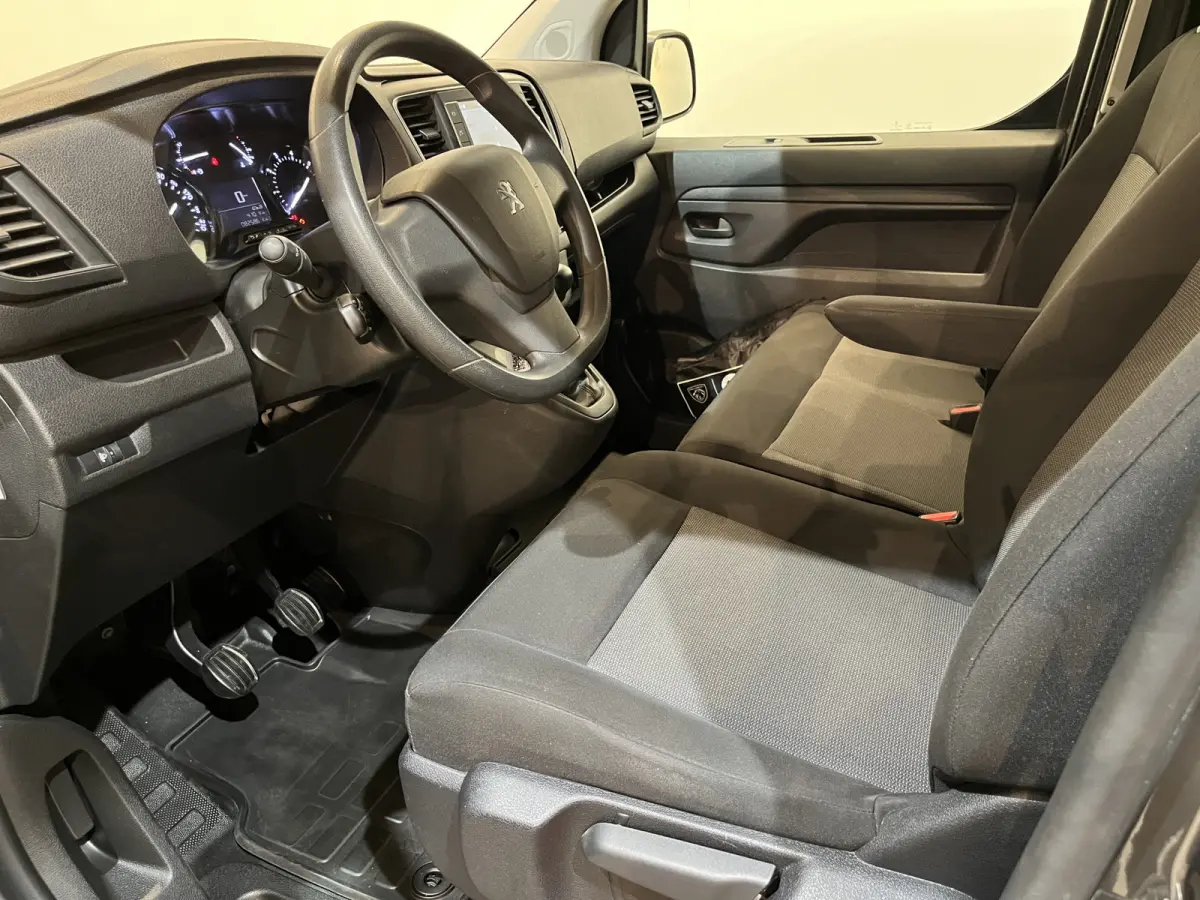 1.5 HDI L2 / Euro 6 / Airco / CarPlay / Cruise Control / Trekhaak / PDC / Navigatie / 3-Zits / 82.600 KM !!