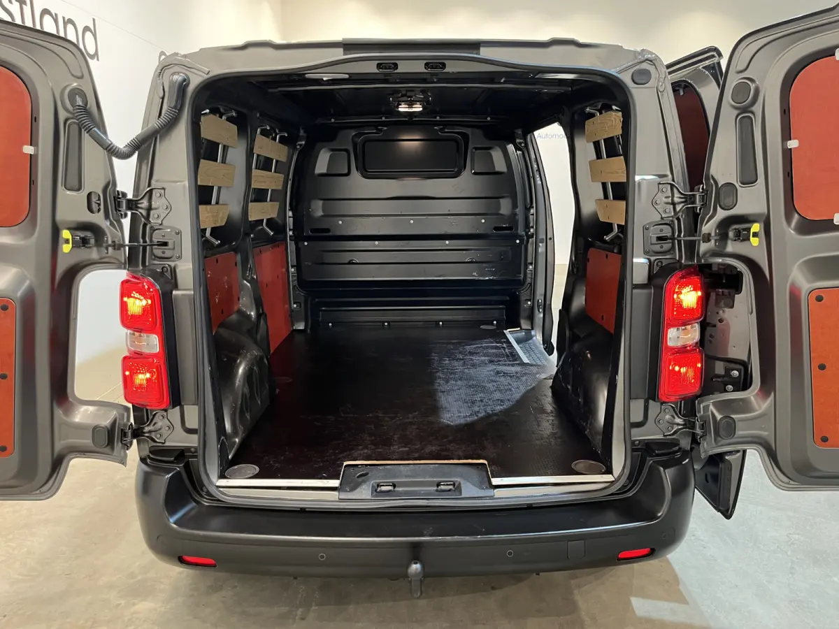 1.5 HDI L2 / Euro 6 / Airco / CarPlay / Cruise Control / Trekhaak / PDC / Navigatie / 3-Zits / 82.600 KM !!