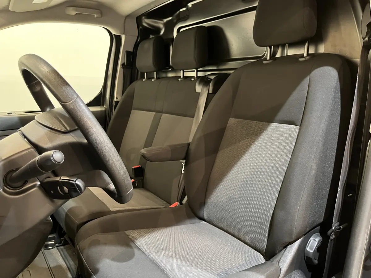 1.5 HDI L2 / Euro 6 / Airco / CarPlay / Cruise Control / Trekhaak / PDC / Navigatie / 3-Zits / 82.600 KM !!
