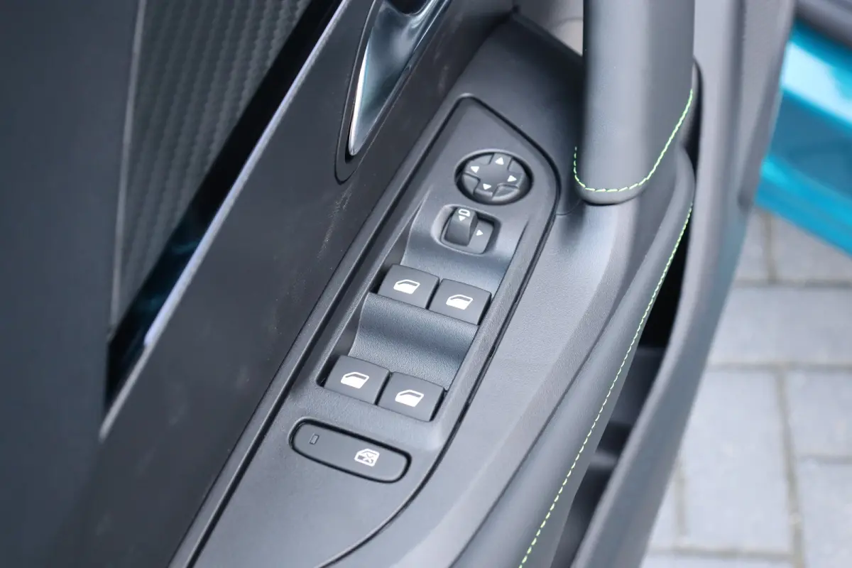 1.2 Hybrid 145 GT Automaat