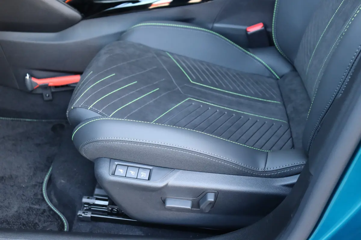 1.2 Hybrid 145 GT Automaat