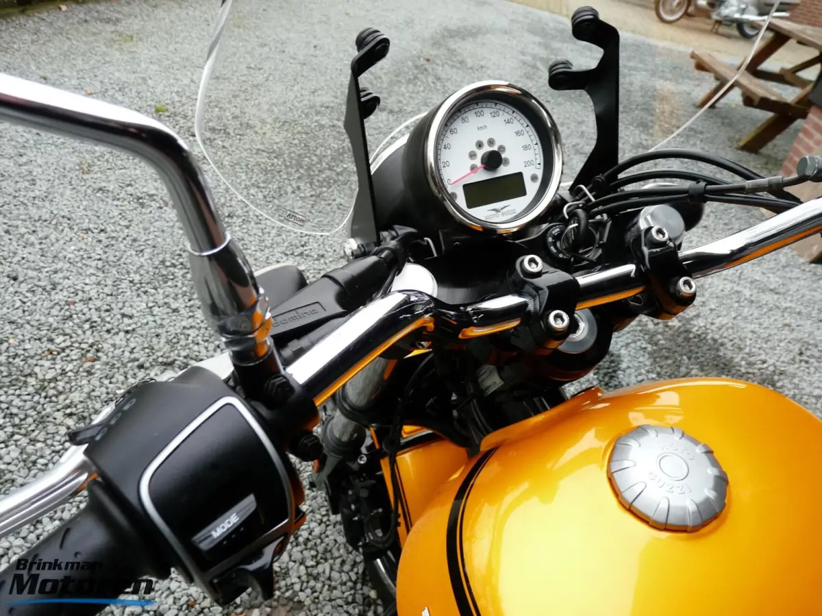 V9 Roamer