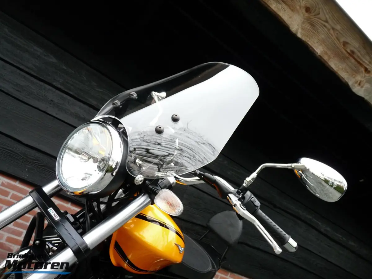 V9 Roamer
