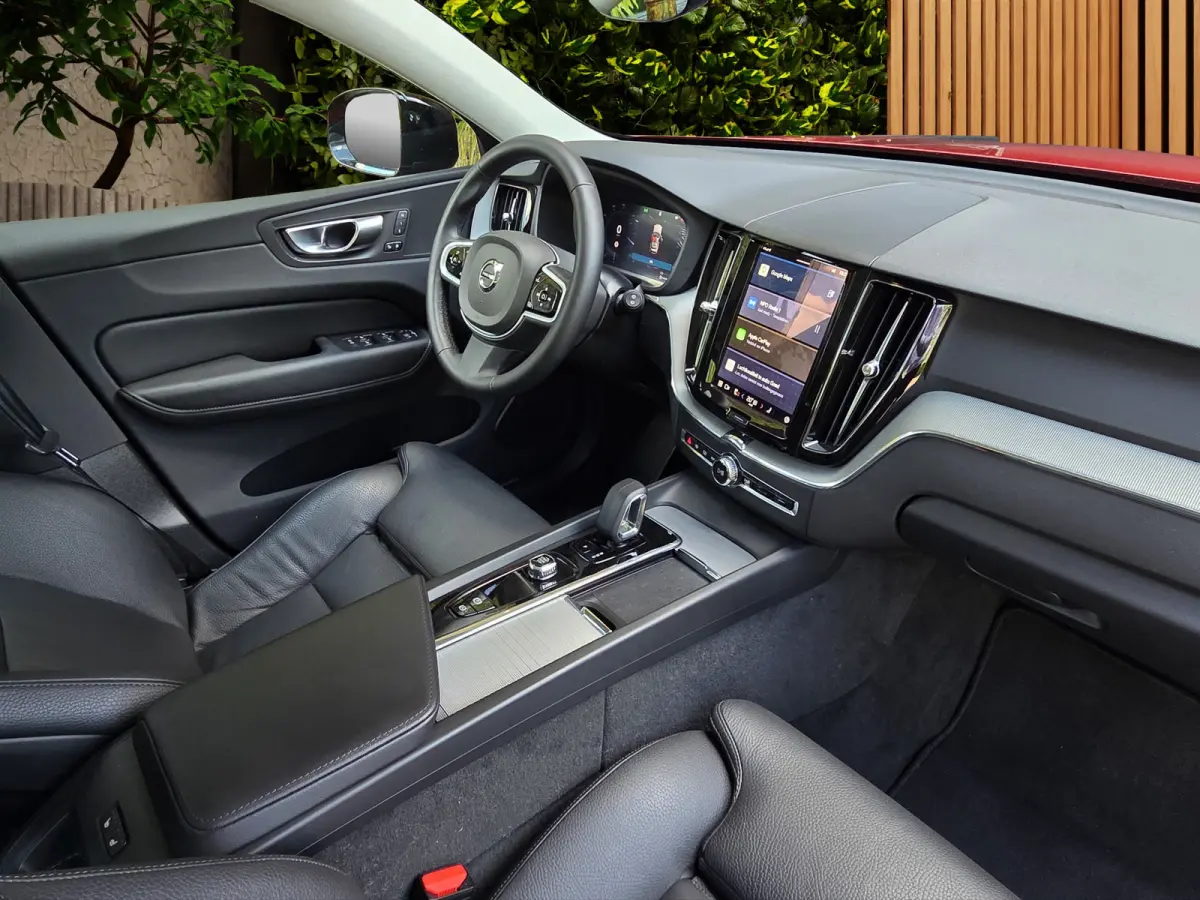 2.0 T6 Plug-in hybrid AWD Plus Dark | Trekhaak | 360 Cam | Pano | Memory | Pilot Assist
