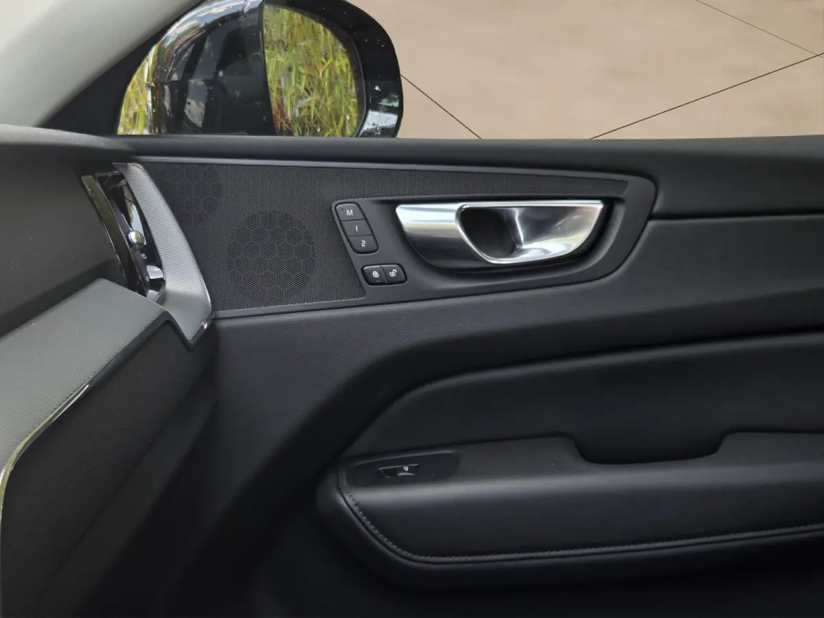 2.0 T6 Plug-in hybrid AWD Plus Dark | Trekhaak | 360 Cam | Pano | Memory | Pilot Assist