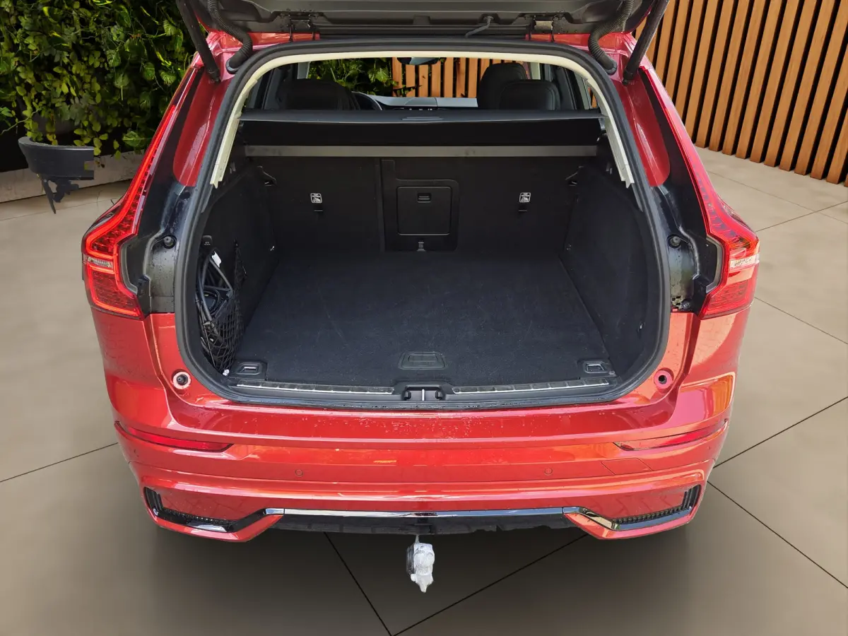 2.0 T6 Plug-in hybrid AWD Plus Dark | Trekhaak | 360 Cam | Pano | Memory | Pilot Assist