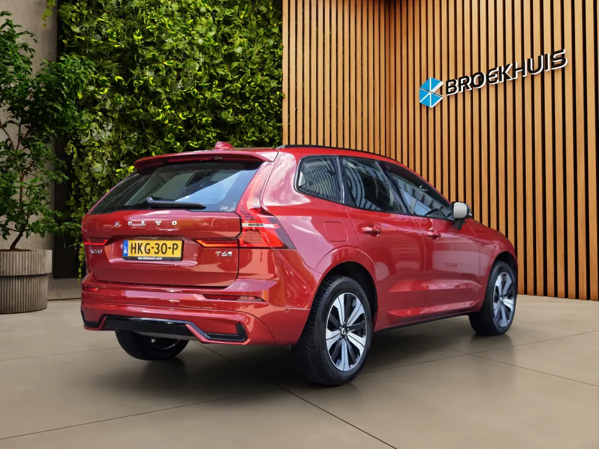 2.0 T6 Plug-in hybrid AWD Plus Dark | Trekhaak | 360 Cam | Pano | Memory | Pilot Assist