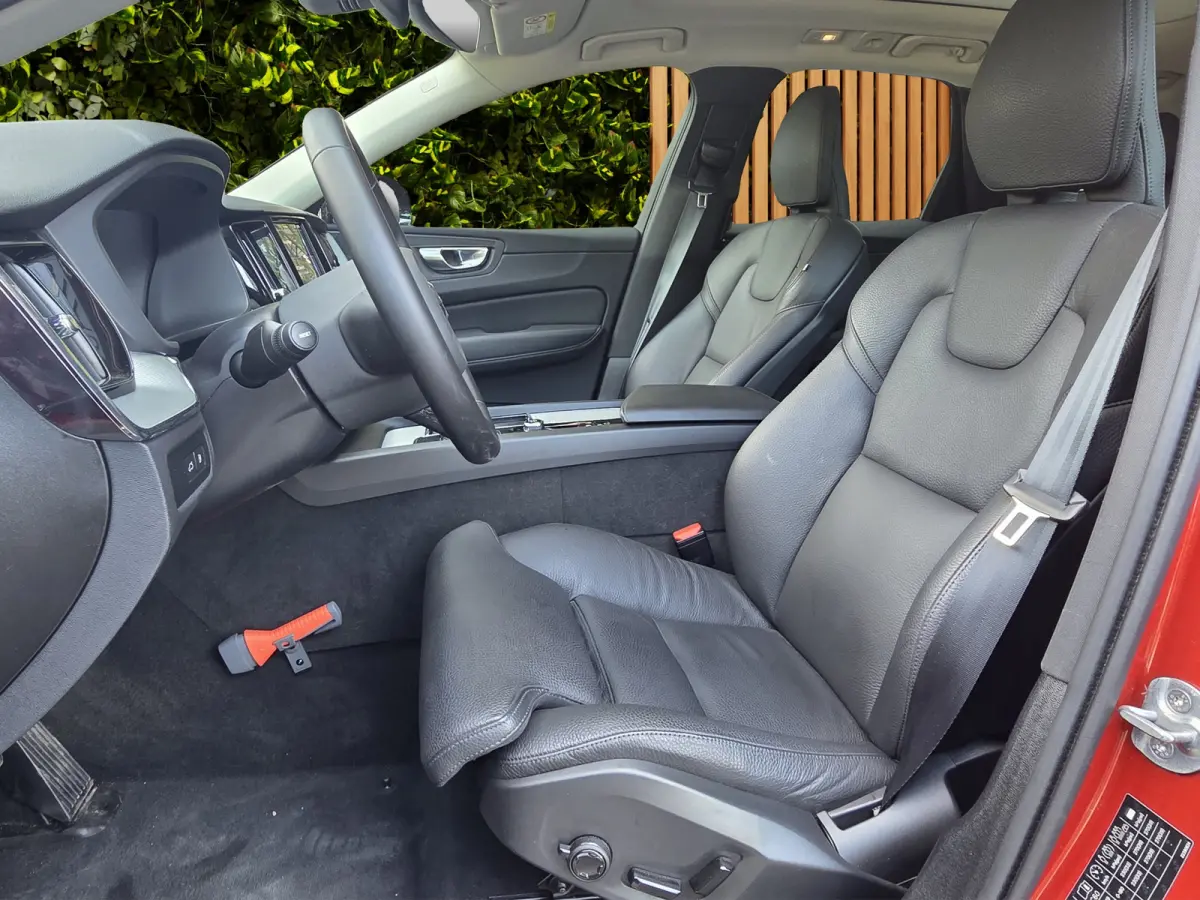 2.0 T6 Plug-in hybrid AWD Plus Dark | Trekhaak | 360 Cam | Pano | Memory | Pilot Assist